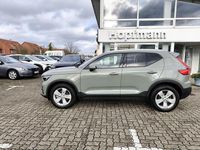 Gebraucht Volvo XC40 163 PS (119 kW) 2022 Sage green / metallic SUV