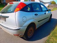 Usata Ford Focus 101 CV (74 kW) 2005 Grigio Utilitaria