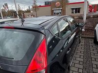 Gebraucht Hyundai i30 129 PS (94 kW) 2010 Schwarz Kombi