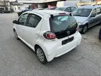 Używany Toyota Aygo 68 KM (50 kW) 2012 Biały Hatchback
