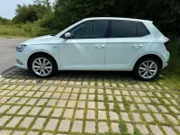 Używany Skoda Fabia Clever 75 KM (55 kW) 2018 Biały Sedan/Limuzyna