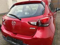 Gebraucht Mazda 2 Exclusive-Line 75 PS (55 kW) 2015 Rot Limousine