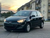 Gebraucht Hyundai i20 85 PS (62 kW) 2014 Schwarz Kleinwagen