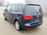 Gebraucht VW Touran Cup 140 PS (102 kW) 2014 Blau Van / Kleinbus
