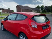 Gebraucht Ford Fiesta Trend 60 PS (44 kW) 2015 Rot Kleinwagen