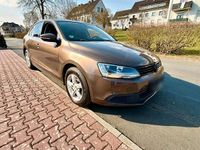 Gebraucht VW Jetta 105 PS (77 kW) 2011 Braun Limousine