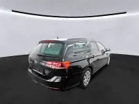 Gebraucht VW Passat Basis 122 PS (89 kW) 2023 Schwarz Kombi