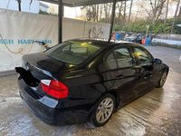 Gebraucht BMW 318 143 PS (105 kW) 2008 Schwarz Limousine
