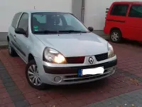 Używany Renault Clio II Authentique 58 KM (42 kW) 2003 Srebrny Sedan/Limuzyna
