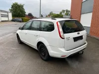 Gebraucht Ford Focus 109 PS (80 kW) 2010 Weiß Kombi