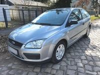 Gebraucht Ford Focus Trend 101 PS (74 kW) 2005 Silber Limousine