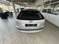Gebraucht Ford Focus Ghia 125 PS (91 kW) 2007 Silber Limousine