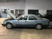 Gebraucht Mercedes E260 160 PS (117 kW) 1990 Blau Limousine