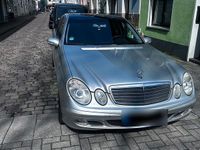 Usado Mercedes E240 2003 Cinzento Sedan