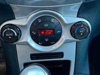 Gebraucht Ford Fiesta Titanium 82 PS (60 kW) 2011 Schwarz Kleinwagen