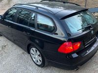 Gebraucht BMW 318 Basis 143 PS (105 kW) 2011 Schwarz Kombi