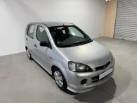 Gebraucht Daihatsu YRV 87 PS (63 kW) 2002 Silber Van / Kleinbus