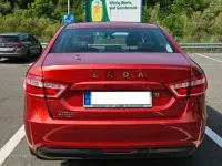 Gebraucht Lada Vesta 106 PS (77 kW) 2015 Rot Limousine