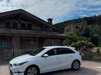 Gebraucht Kia Ceed 120 PS (88 kW) 2022 Weiß Kleinwagen