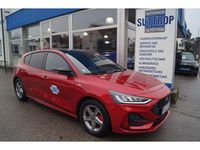 Gebraucht Ford Focus 155 PS (114 kW) 2024 Fantasticrot metallic (metallic) Limousine