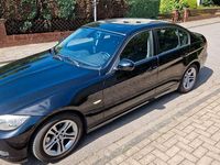 Gebraucht BMW 318 Sport Line 143 PS (105 kW) 2010 Schwarz Limousine