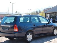 Usado Ford Focus 116 HP (85 kW) 2000 Azul Sedan