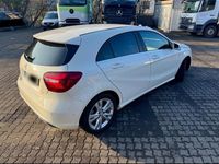 Gebraucht Mercedes A180 122 PS (89 kW) 2016 Weiß Limousine
