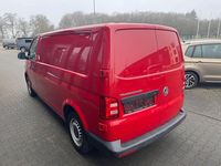 Gebraucht VW Transporter 102 PS (75 kW) 2018 Rot Van