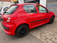 Gebraucht Peugeot 206 Basis 73 PS (53 kW) 2011 Rot Limousine