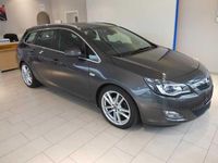 Gebraucht Opel Astra Innovation 140 PS (102 kW) 2012 Grau Kombi