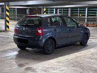 Gebraucht VW Polo 64 PS (47 kW) 2004 Grau Kleinwagen