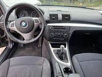 Gebraucht BMW 118 Sport Line 143 PS (105 kW) 2011 Schwarz Kleinwagen