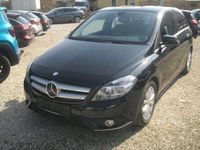 Gebraucht Mercedes B200 136 PS (100 kW) 2014 Kosmosschwarz  metalliclack Kleinwagen