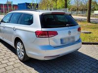 Second-hand VW Passat 150 CP (110 kW) 2018 Argintiu Berlinǎ