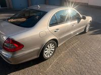 Gebraucht Mercedes E200 183 PS (134 kW) 2007 Gold Limousine