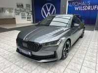 Neu Skoda Superb SportLine 150 PS (110 kW) 2025 Grau Kombi