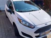 Gebraucht Ford Fiesta Ambiente 59 PS (43 kW) 2015 Weiß Kleinwagen