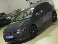 Gebraucht VW Golf VIII GTI 245 PS (180 kW) 2024 Uranograu/cinza urano Limousine