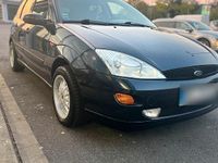 Second-hand Ford Focus 101 CP (74 kW) 2001 Albastru Hatchback