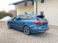 Gebraucht Ford Focus ST-Line X 155 PS (114 kW) 2025 Chrome blau (metallic) Kombi