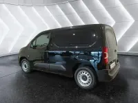 Używany Opel Combo 131 KM (96 kW) 2024 Czarny Minivan