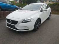 Gebraucht Volvo V40 Momentum 122 PS (89 kW) 2019 Weiß Limousine