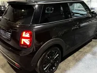 Gebraucht Mini Cooper SE 135 kW (184 PS) 2022 Midnight black metallic Kleinwagen