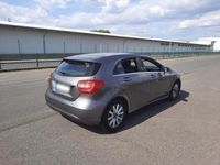 Gebraucht Mercedes A180 122 PS (89 kW) 2015 Grau Kleinwagen