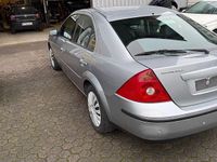 Gebraucht Ford Mondeo Ghia 170 PS (125 kW) 2003 Silber Limousine