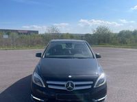 Gebraucht Mercedes B180 122 PS (89 kW) 2012 Schwarz Van / Kleinbus
