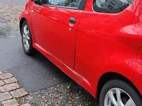 Gebraucht Toyota Aygo 69 PS (50 kW) 2011 Rot Kleinwagen