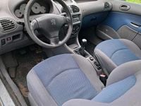 Gebraucht Peugeot 206 70 PS (51 kW) 2002 Silber Kleinwagen