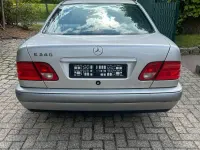 Gebraucht Mercedes E240 170 PS (125 kW) 1998 Silber Limousine