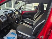 Gebraucht Toyota Aygo X-play 69 PS (50 kW) 2017 Rot Kleinwagen